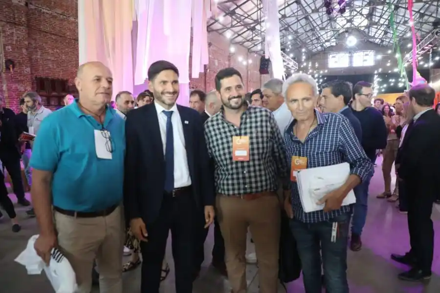 El gobernador de la Provincia de Santa Fe, Maximiliano Pullaro visitó este mediodía la ronda de negocios público-privada denominada “Vincular Santa Fe