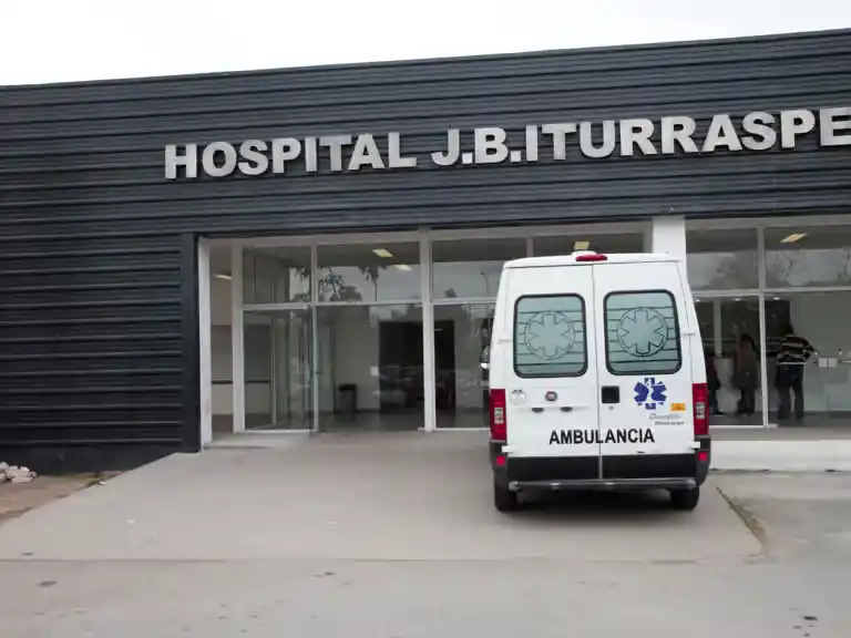 Barrio San Cayetano: un joven sufrió varias fracturas tras caer de su motocicleta