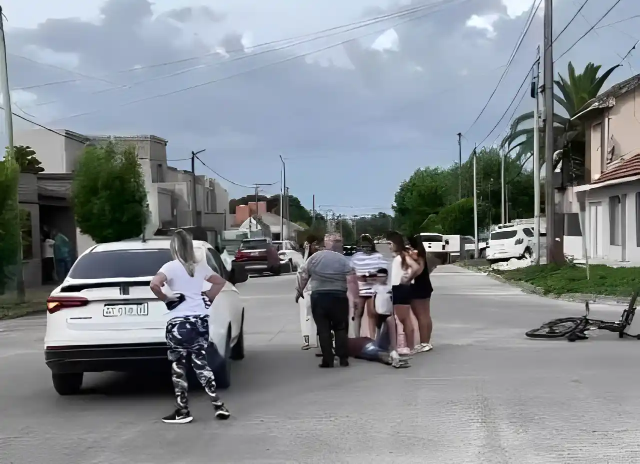 Golpeado. El ciclista accidentado en 14 y 67