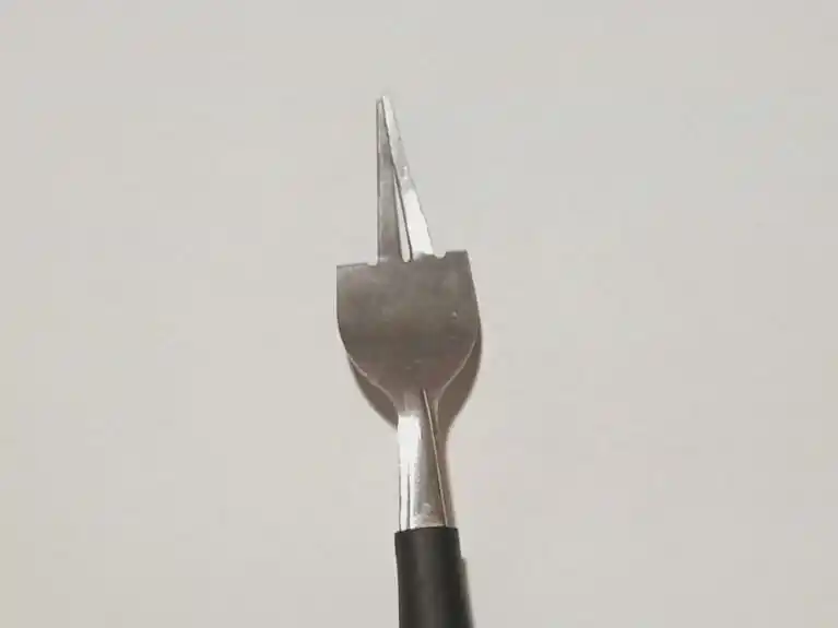 Un menor intentó robar una moto en el Hospital Bicentenario con un tenedor adulterado