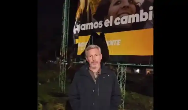 Rogelio Frigerio y Horacio Rodríguez Larreta denunciaron que les quemaron un cartel