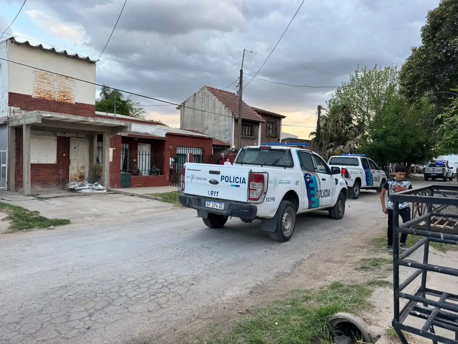 Tres móviles se acercaron hasta Humanes 1200 por un confuso episodio.