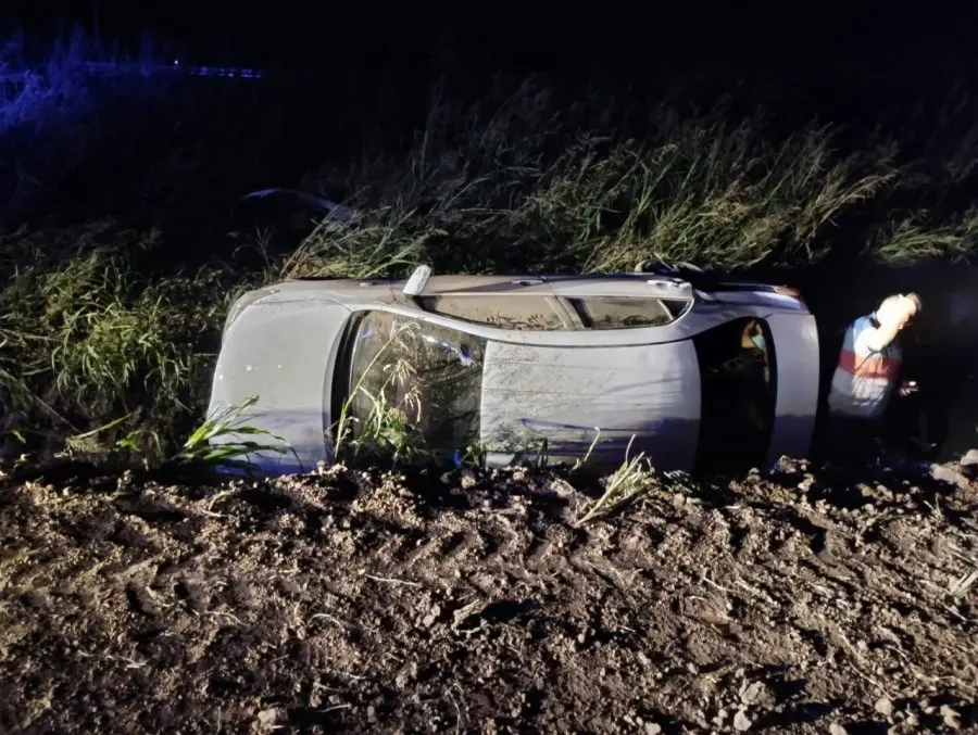 Un hombre resultó herido tras el vuelco de un automóvil en la colectora de la Circunvalación RN 34