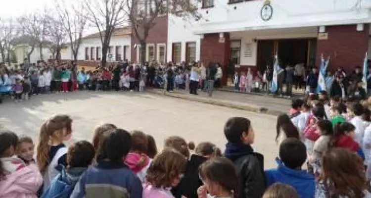 Abrazo simbólico a la unidad académica