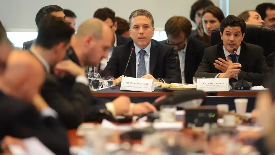 Dujovne rechazó la posibilidad de dolarizar la economía