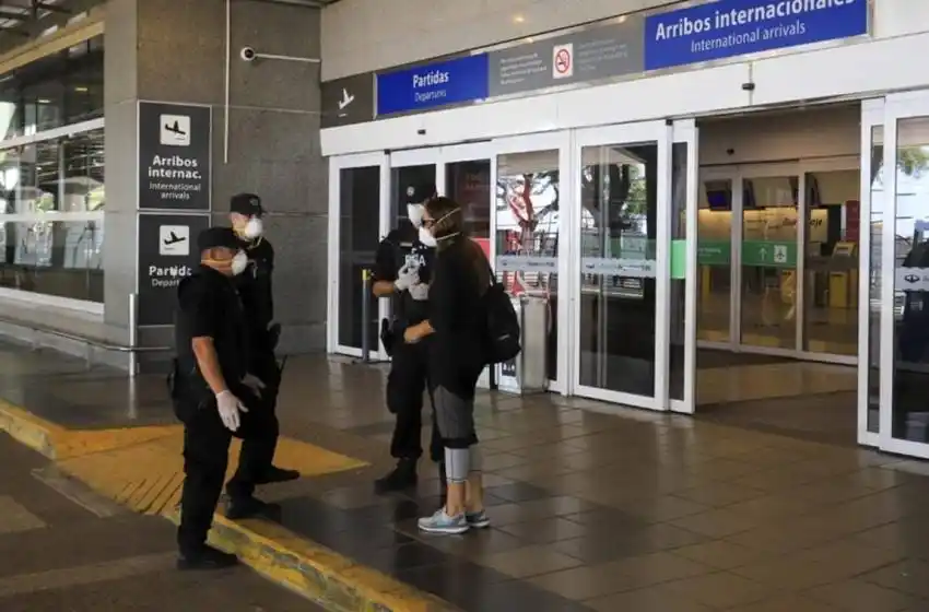 Lunes sin vuelos comerciales por un paro nacional de controladores aéreos