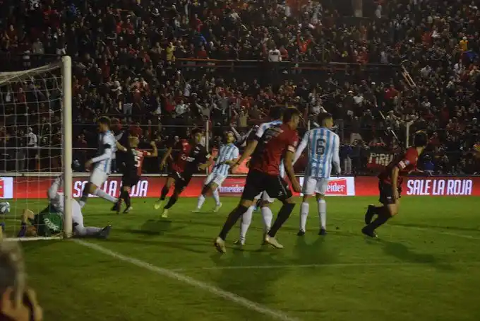 Colón se mete con penales en cuartos de final de la Copa Argentina
