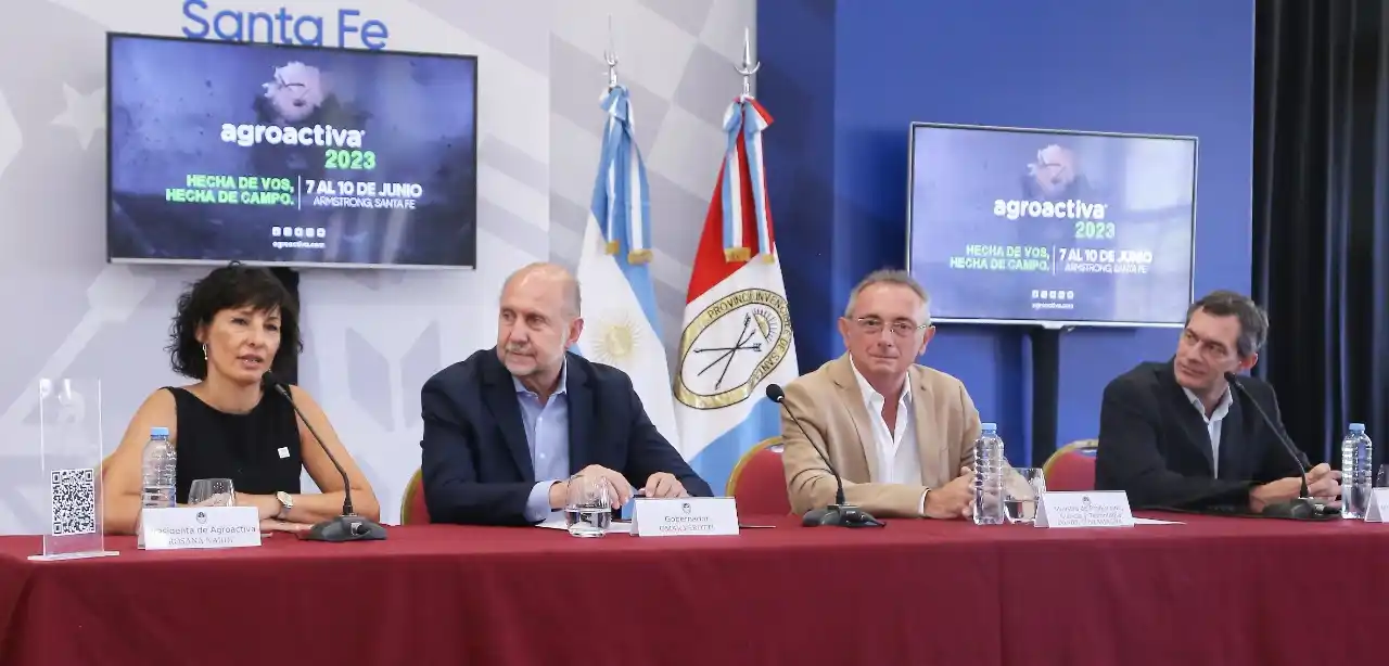 Rosana Nardi, Omar Perotti, Daniel Costamagna y Pablo Verdecchia, durante el lanzamiento de la muestra.
