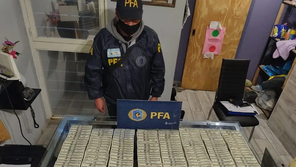 Los allanamientos fueron realizados en forma conjunta por la Policía Federal Argentina (PFA) y la Agencia de Investigación Criminal (AIC).