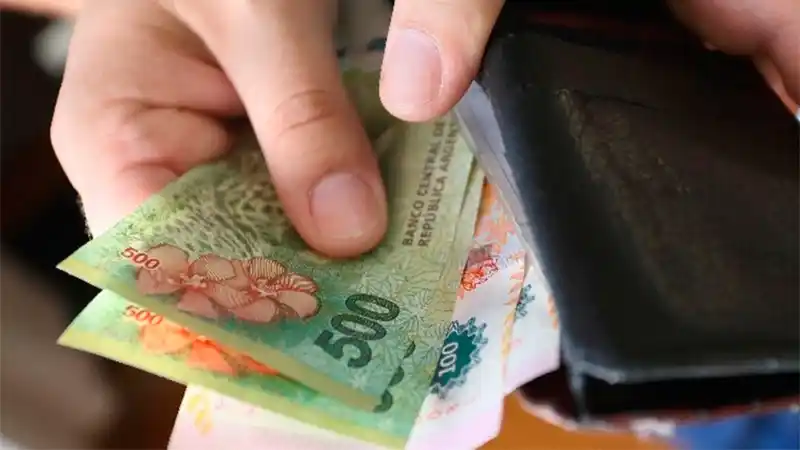 El Gobierno evalúa un bono de fin de año