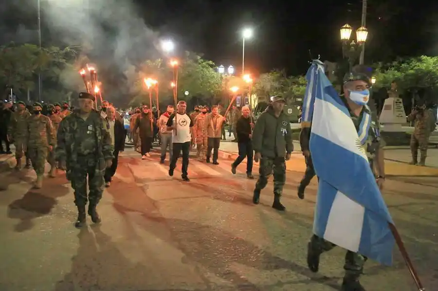 Marcha con antorchas y la tradicional vigilia 
para homenajear a los héroes de Malvinas