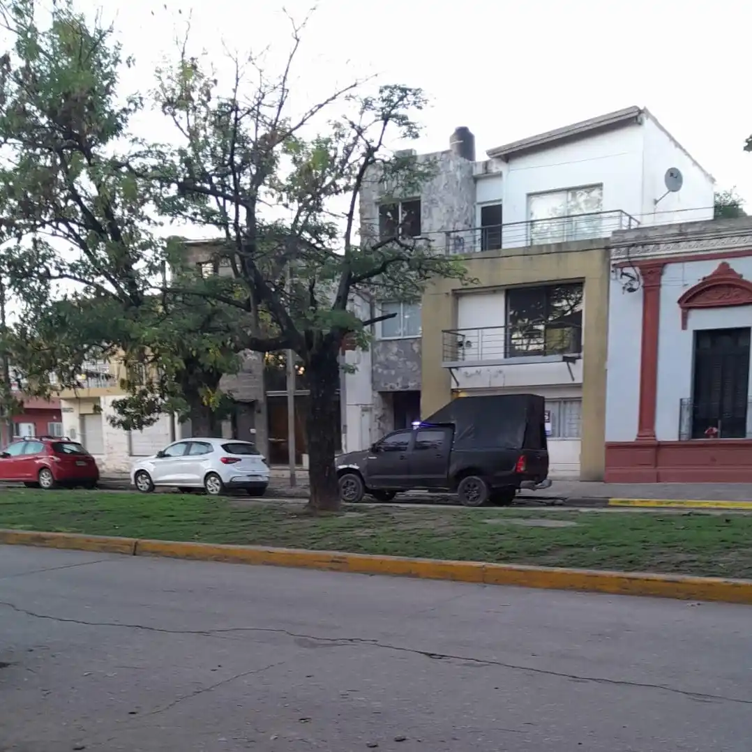 Una camioneta amenazas en la escuela Normal
