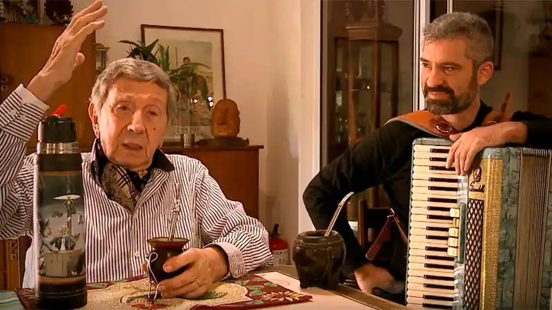 La canción que Luis Landriscina le dedicó al mate junto a Hernán Crespo