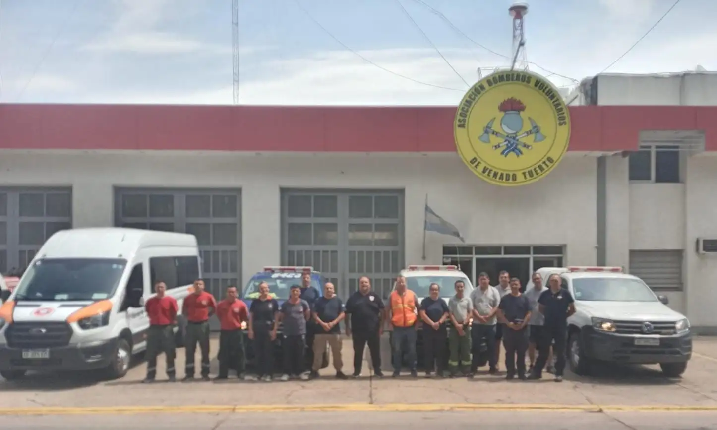 Paso de la caravana de rescatistas para seguir viaje hacia el sur.