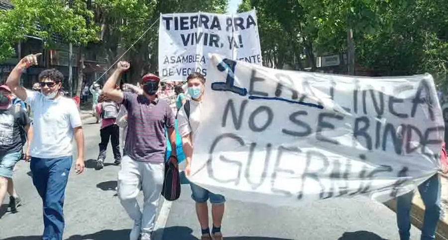 Grupos de izquierda y desalojados de Guernica realizan corte en el Puente Pueyrredón