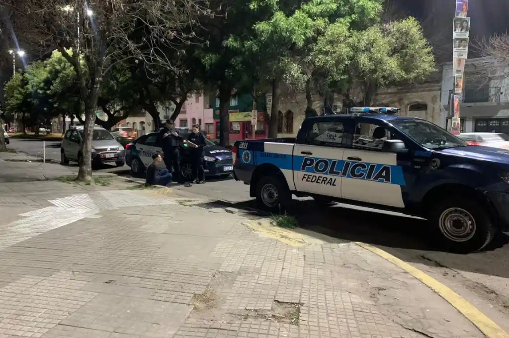 Santa Fe: delincuente rompió el vidrio de un auto, robó pertenencias y terminó preso