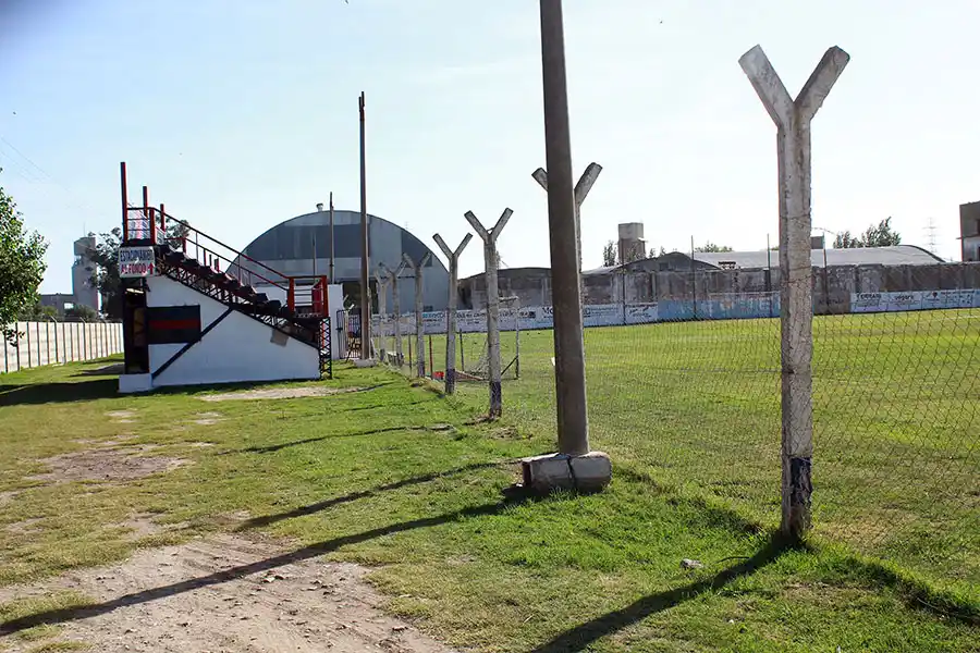 No cesan los casos de inseguridad: daños en cancha de Defensores