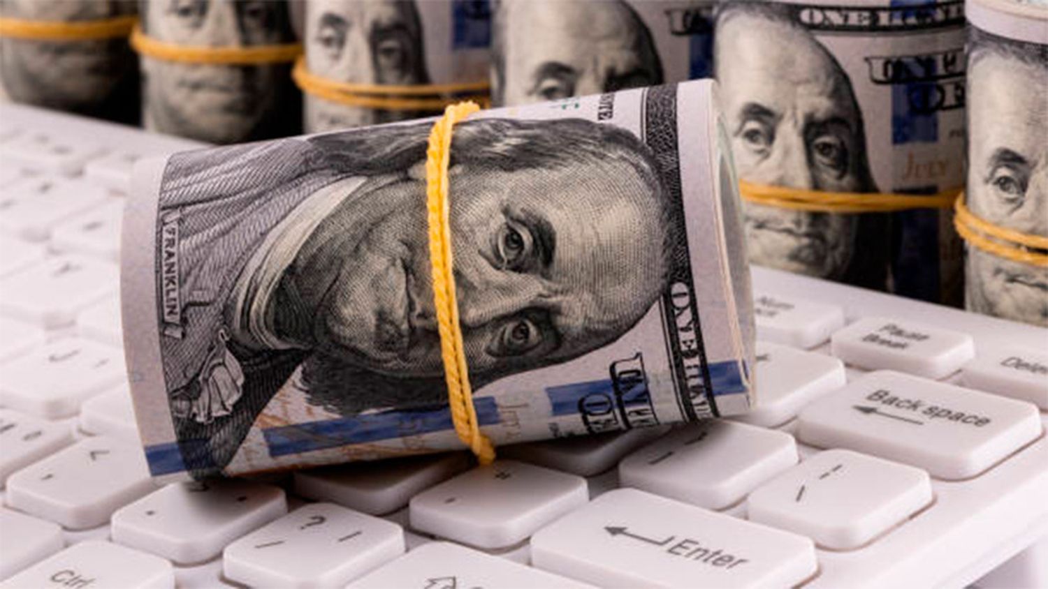 El dolar blue sigue subiendo y rompiendo récords