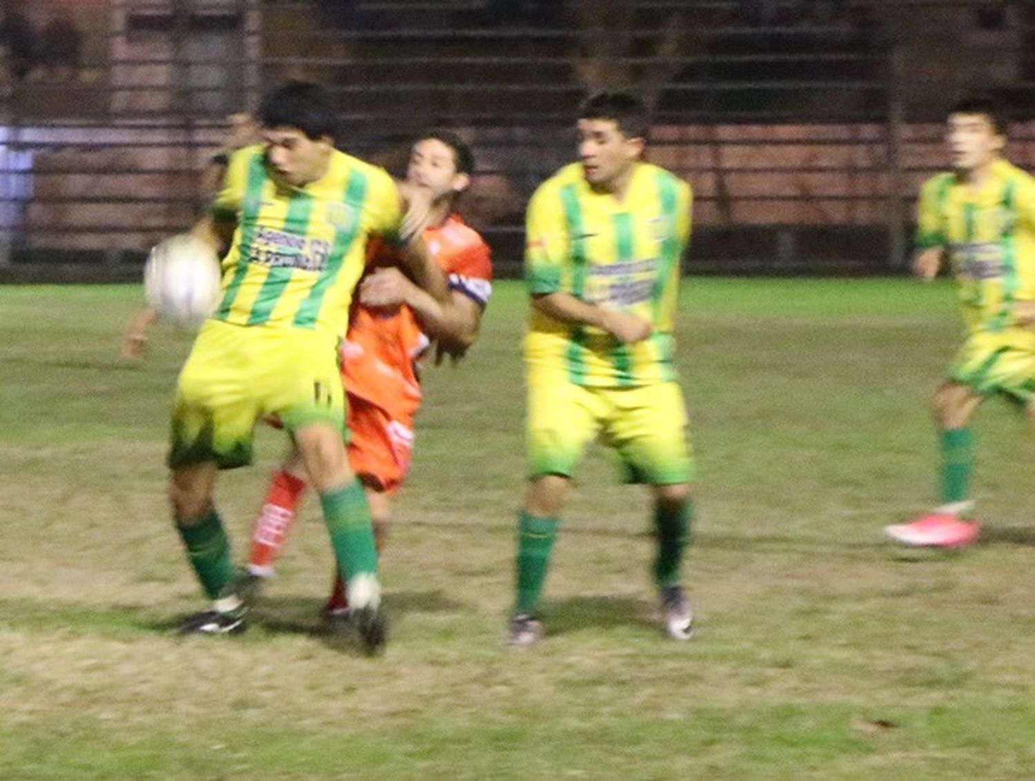 Sarmiento se lo dio vuelta a Central Larroque en el Estadio Municipal