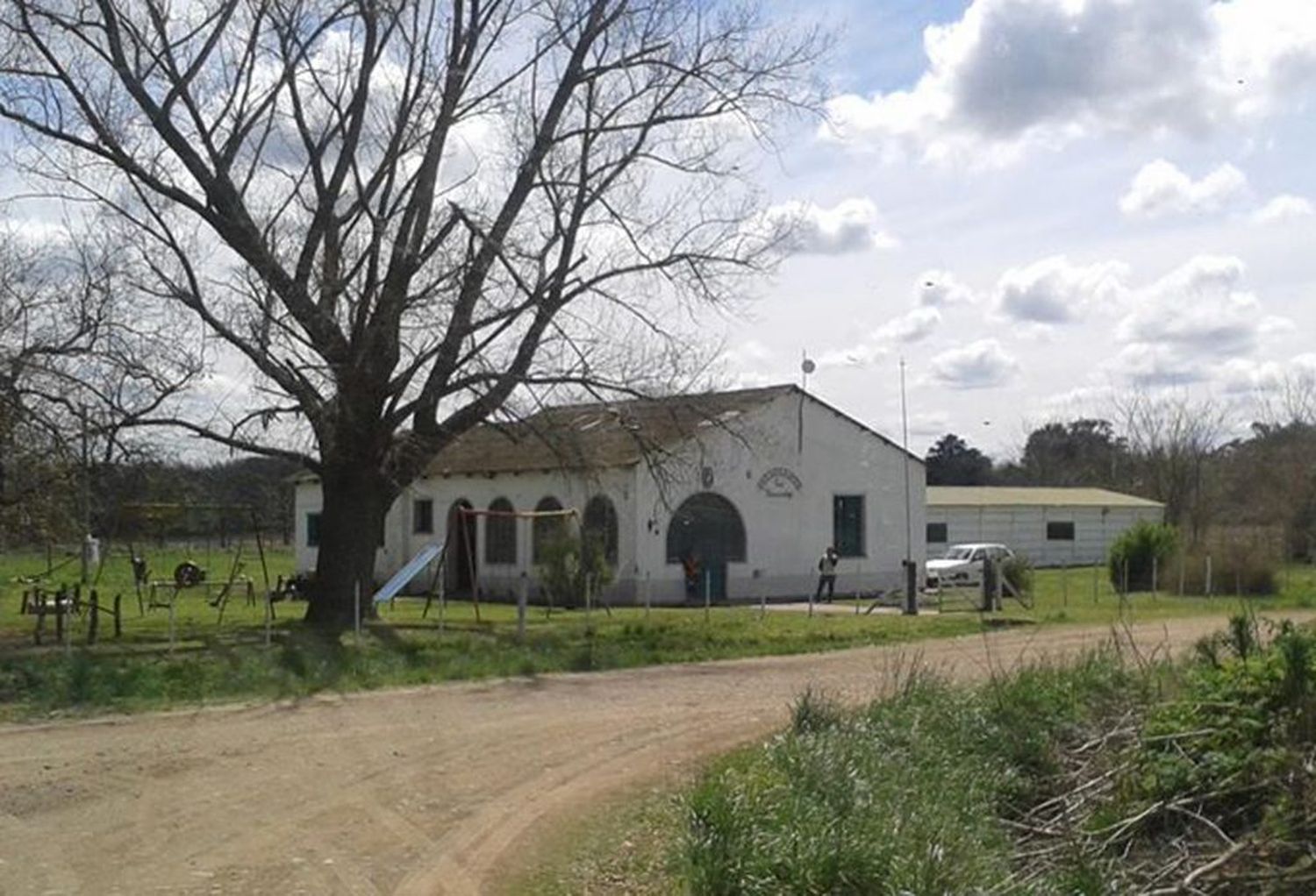 La comunidad educativa de la Escuela 38 de San Antonio está preocupada por el agua