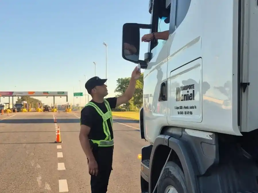 Operativo Verano en Santa Fe: la Provincia controló más de 70.000 vehículos en un mes y labró 12.702 actas para reducir la siniestralidad vial. - 3