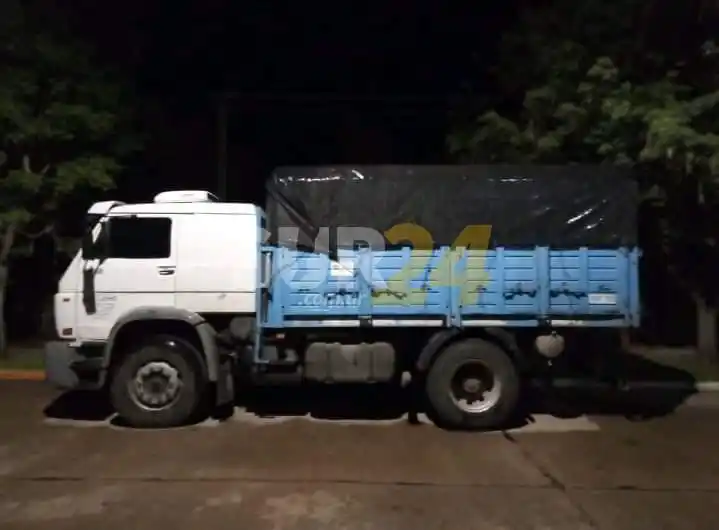 (Video) Firmat: atropellaron un patrullero con un camión en feroz persecución