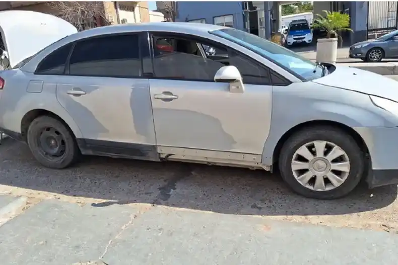 Murió un hombre de 35 años tras ser chocado por un colectivo cuando bajó de su auto: fue identificado