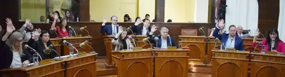 Aprobado por ordenanzas: la regulación de guardavidas y lotes IAPV para 18 familias