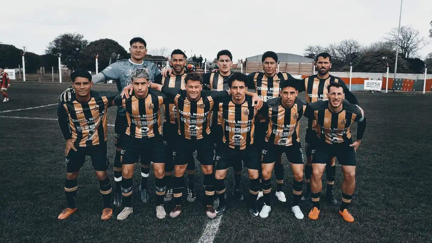 La formación de Santamarina en Otamendi.