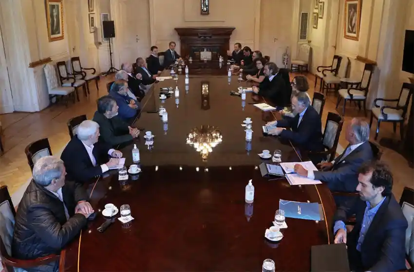 El Gobierno analizó con la CGT y la UIA la salida progresiva de la cuarentena