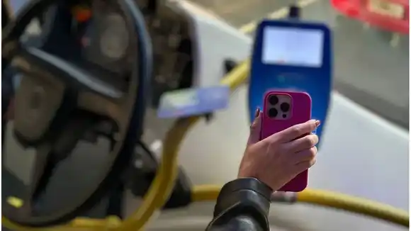 Verano 2026: Más opciones de pago en colectivos que circulan en destinos turísticos de Provincia