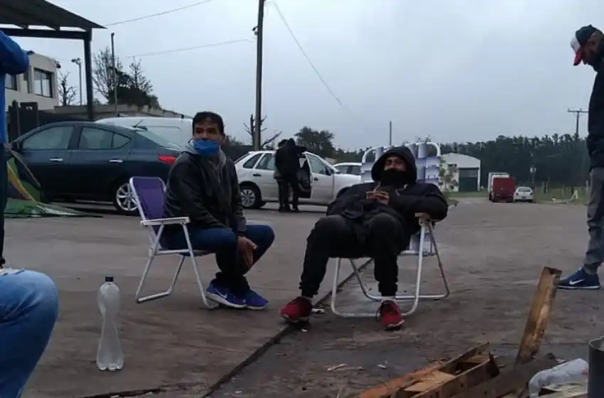 Continúa el acampe en el Parque Industrial por el despido de 18 trabajadores