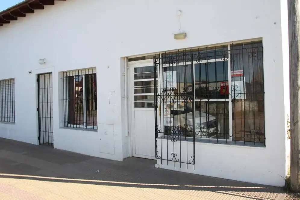 Sin dudarlo, una despensera defendió a su marido  de dos jóvenes asaltantes
