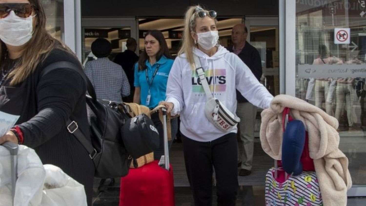 30 alumnos de un colegio de Pilar volvieron de Cancún con Covid: Estaban el hijo de Santilli y el de Riquelme