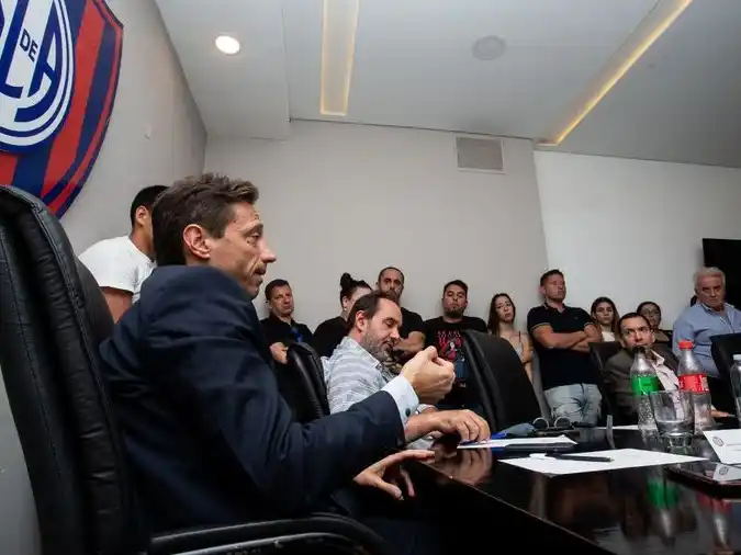 Moretti avispó que no piensa renunciar ni tomarse licencia