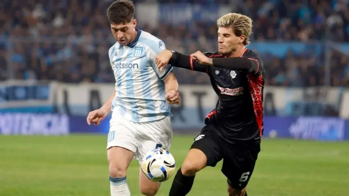Barracas le ganó a Racing con un polémico penal después que "Maravilla" Martínez había convertido
