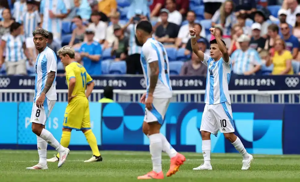 Juegos Olímpicos 2024: La Selección Argentina Sub-23 le ganó a Ucrania 2 a 0 y enfrentará en cuartos de final a Francia