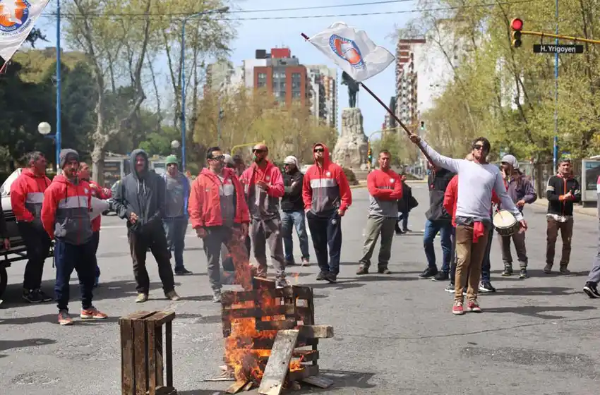 Guardavidas: "Seguiremos cortando hasta que alguien de la cara"