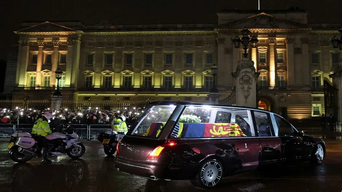 Los restos de Isabel II reposan en el Palacio de Buckingham