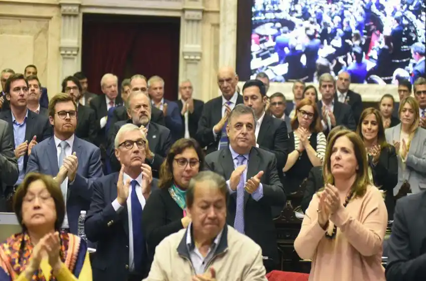 Emotivo homenaje a Héctor Olivares en la Cámara de Diputados