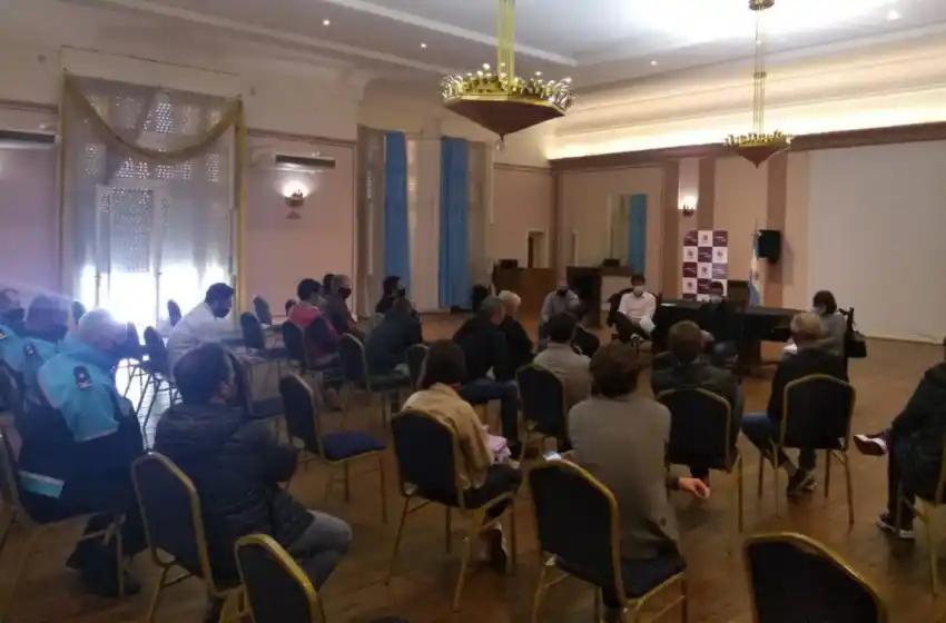 Necochea: funcionarios se reunieron con el sector gastronómico