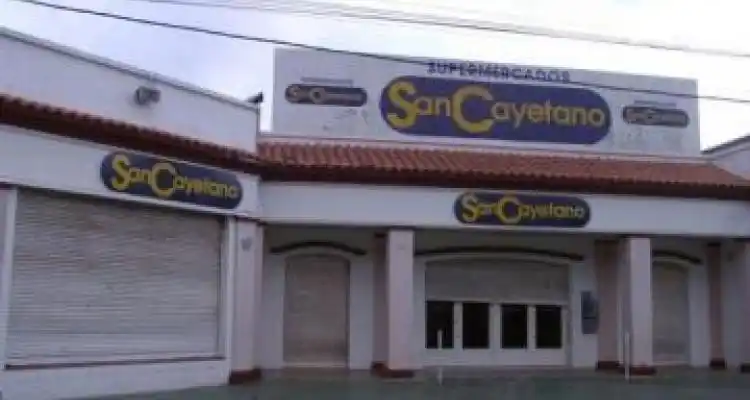 A rezarle a San Cayetano