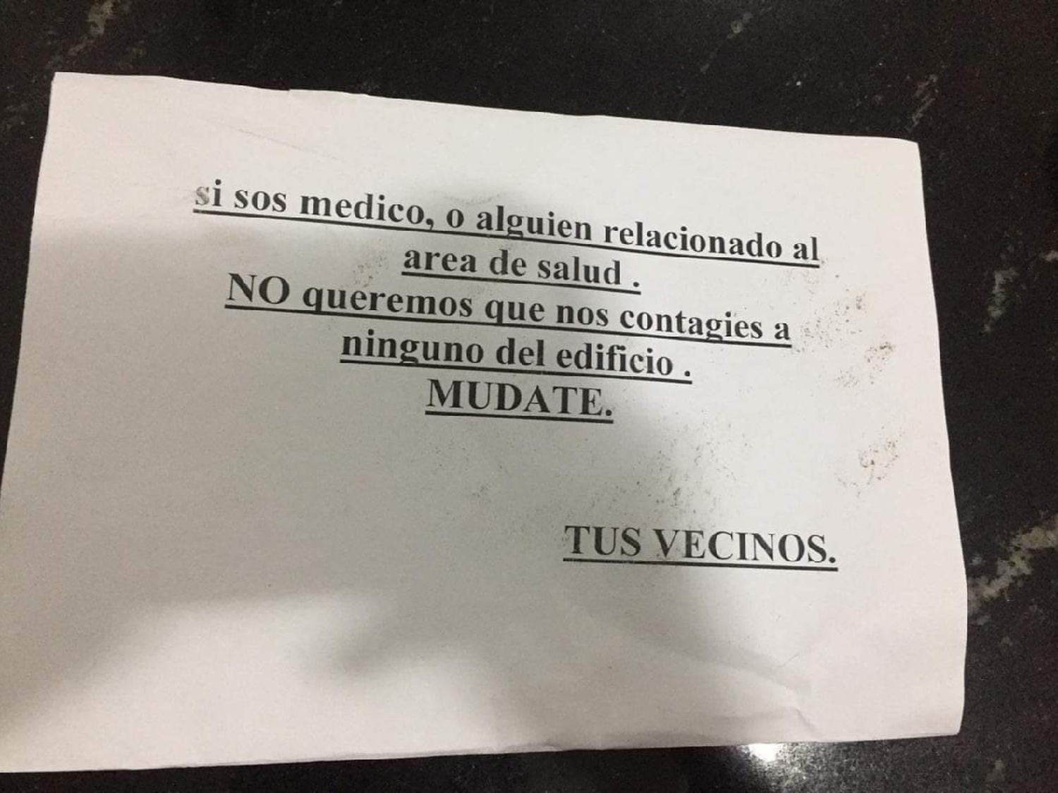 "Mudate": el mensaje de los vecinos a la secretaria de un médico 