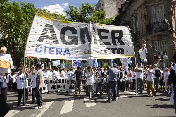 Marcha AGMER: exigieron paritaria nacional libre y sin techo 