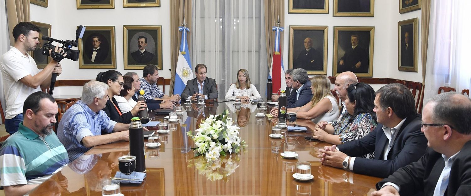 Pacto Fiscal: Bordet definió prioridades de trabajo con senadores justicialistas