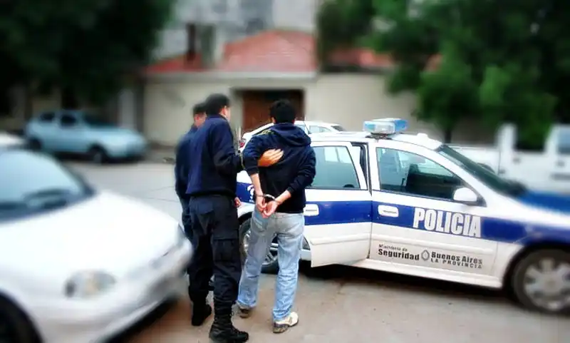La Plata: Detienen a un joven acusado de violar a su hermana y su mamá