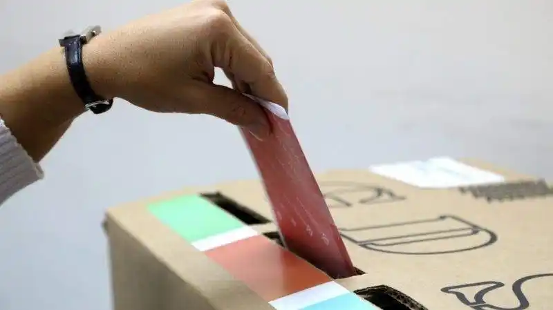 Ya rige la veda electoral en Santa Fe para las PASO 2019