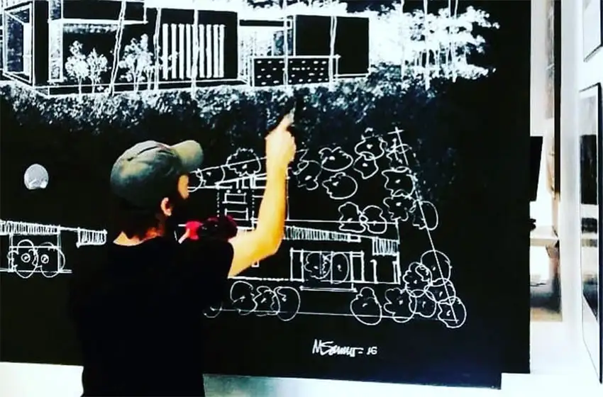 El arquitecto que, sin buscarlo, transformó el arte de tatuar paredes en su modo de vida