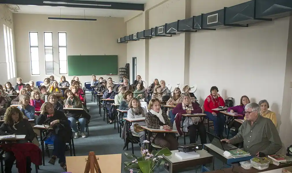 Charla. Marcado interés en la disertación de Ricardo Doumecq Milieu