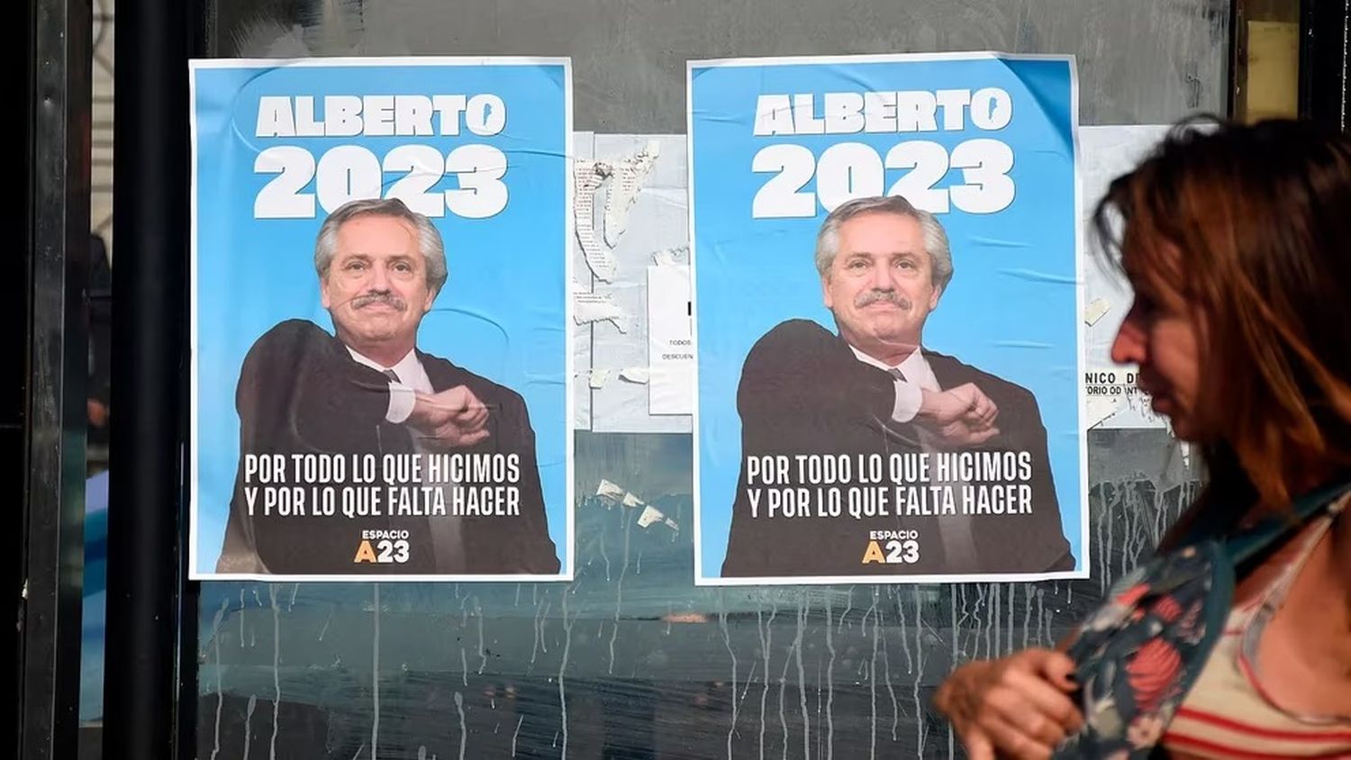 Los carteles de Alberto Fernández 2023 en el Congreso: “Por todo lo que hicimos y por todo lo que falta hacer”